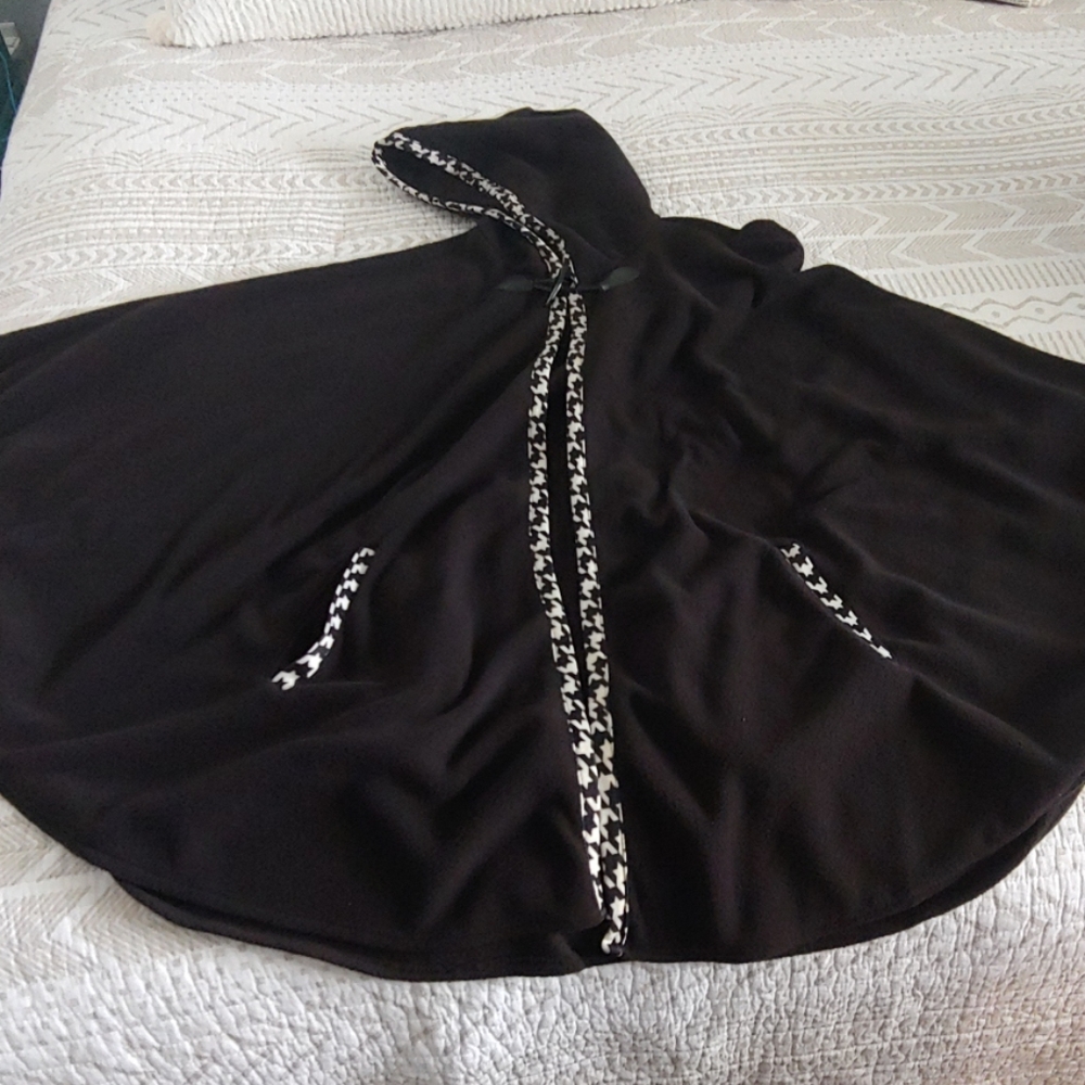 Le Moda poncho